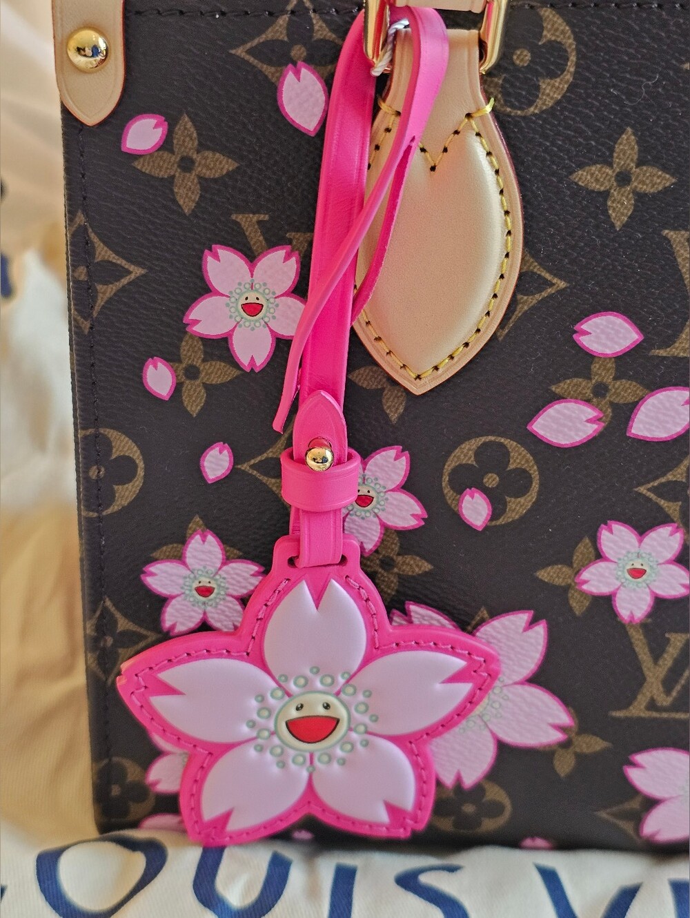 Louis Vuitton Monogram Takashi SAKURA ONTHEGO PM NEW - Picture 2 of 16